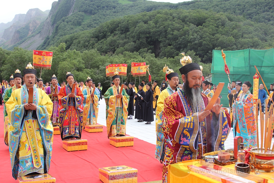 长白山药王庙慈航真人神像落成庆典暨开光法会举行