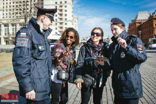 俄罗斯组建旅游警察成效显著警察至少会一门外语