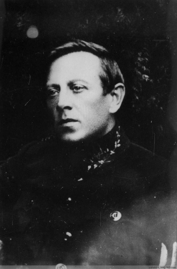 西蒙·彼得留拉1918年2月,支持苏维埃共和国政府的苏俄红军攻下基辅