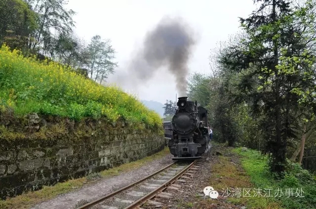沫江煤矿小火车图片