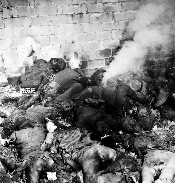 纳粹格德林根大屠杀 上千人被关进谷仓活活烧死