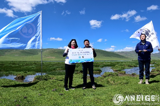 分别传递给wwf 长江湿地项目经理韦宝玉先生和隆宝保护区站长巴桑才仁