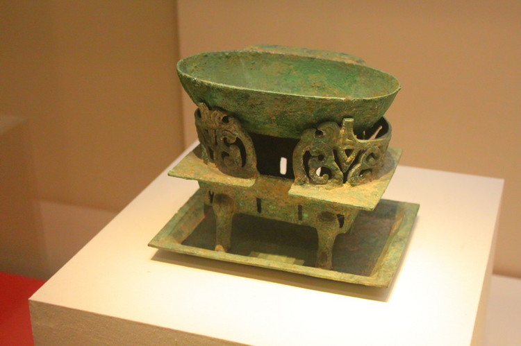 青铜染炉:2000年前的小火锅