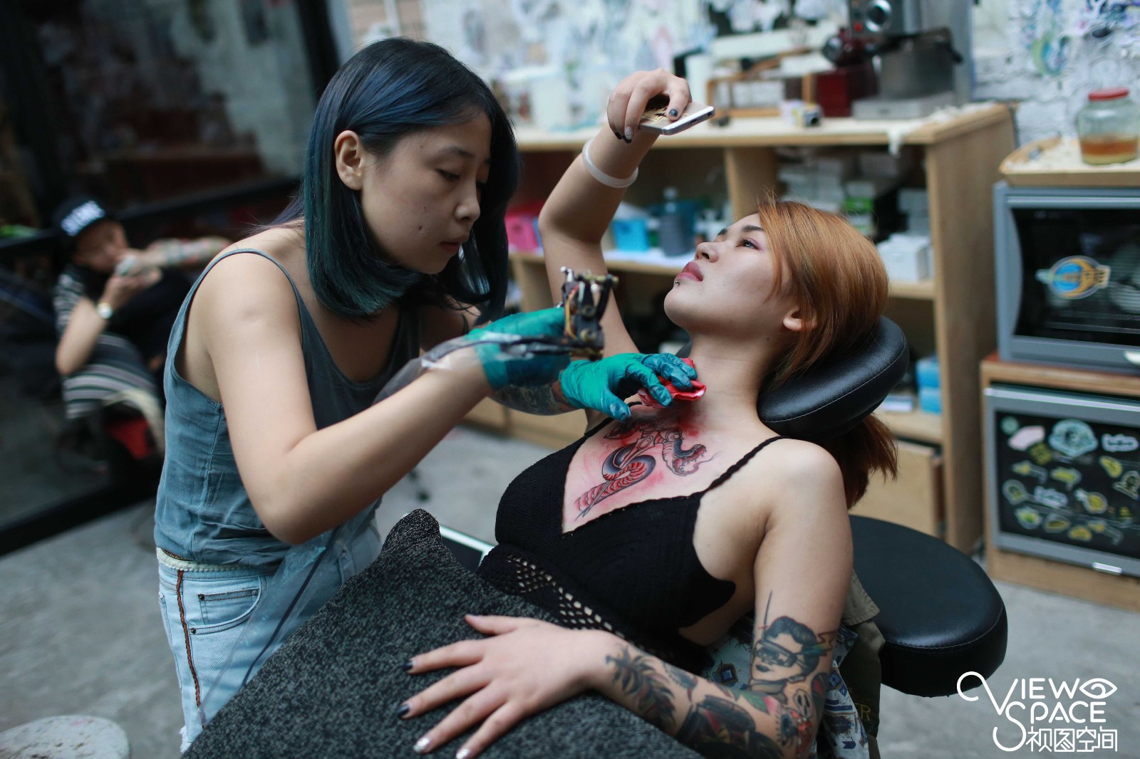 月入上万的90后美女纹身师,与常人不一样的生活