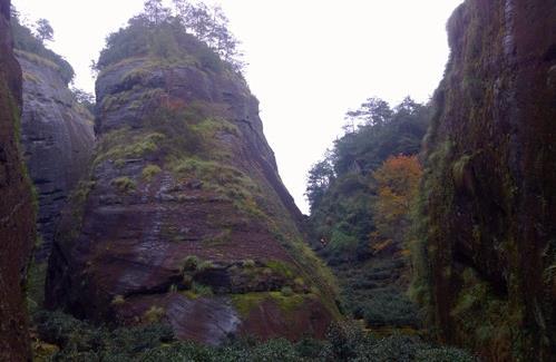 除了以上这些名岩外还有:大坑口,三仰峰,玉柱峰,桃花洞,碧石岩,猫耳石