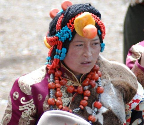 藏民带天珠图片图片
