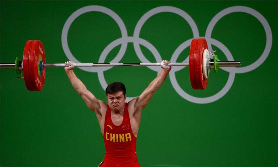 中国举重运动员龙清泉宣布获得他的第二枚