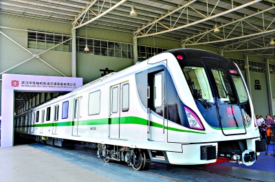 武汉地铁6号线鹦鹉绿列车下线