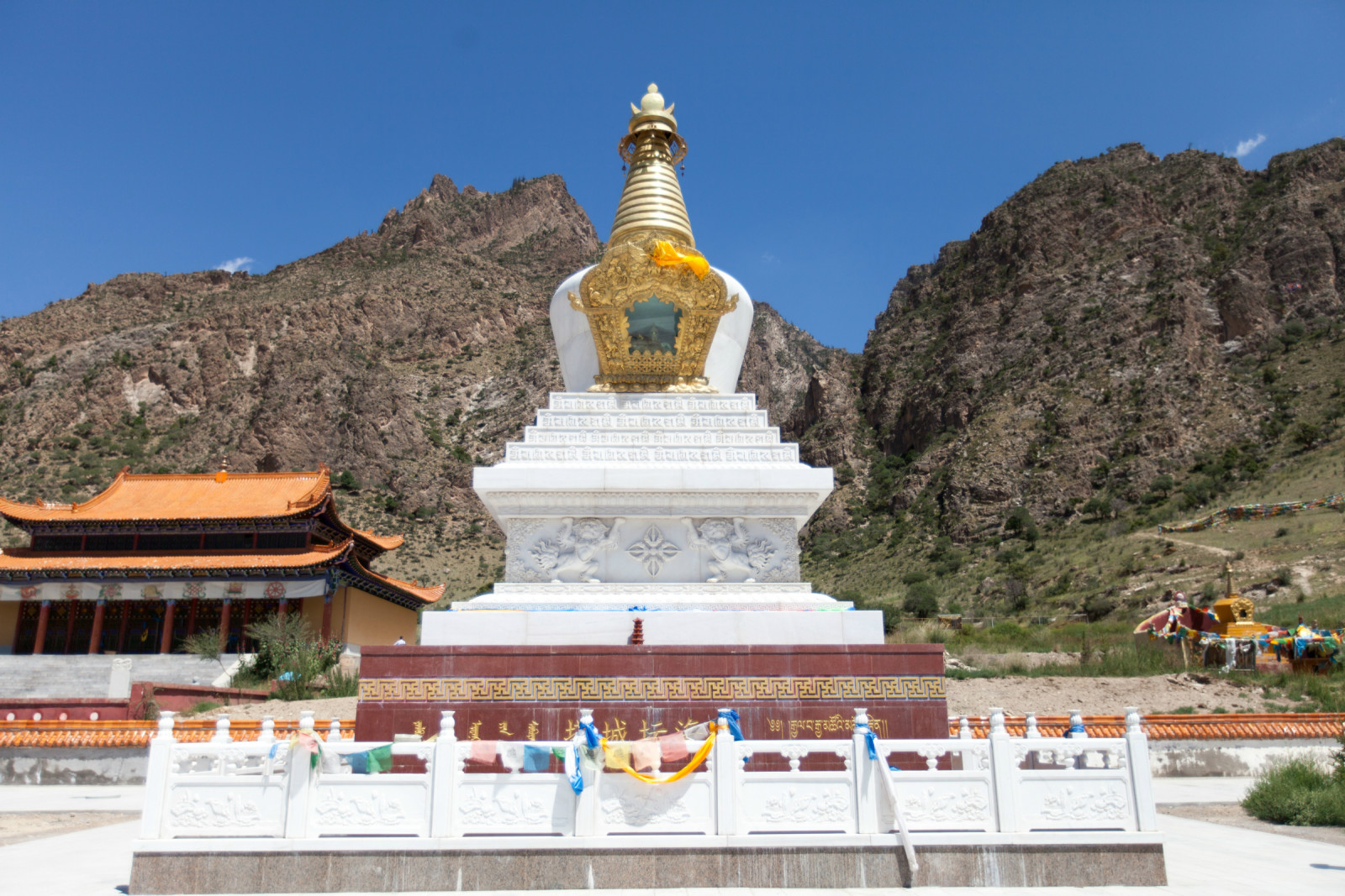 康熙二十二年(1683年),仓央嘉措出生在藏南门隅达旺纳拉山下的宇松