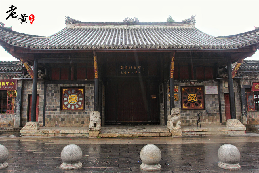 墓葬是位于毕节大方县城北,如今的奢香夫人墓已经改建成了奢香博物馆