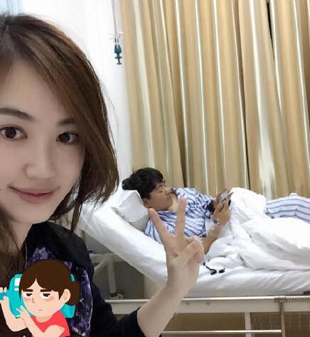王宝强在微博上声称妻子马蓉出轨前经纪人宋喆,并于第二日上午来到