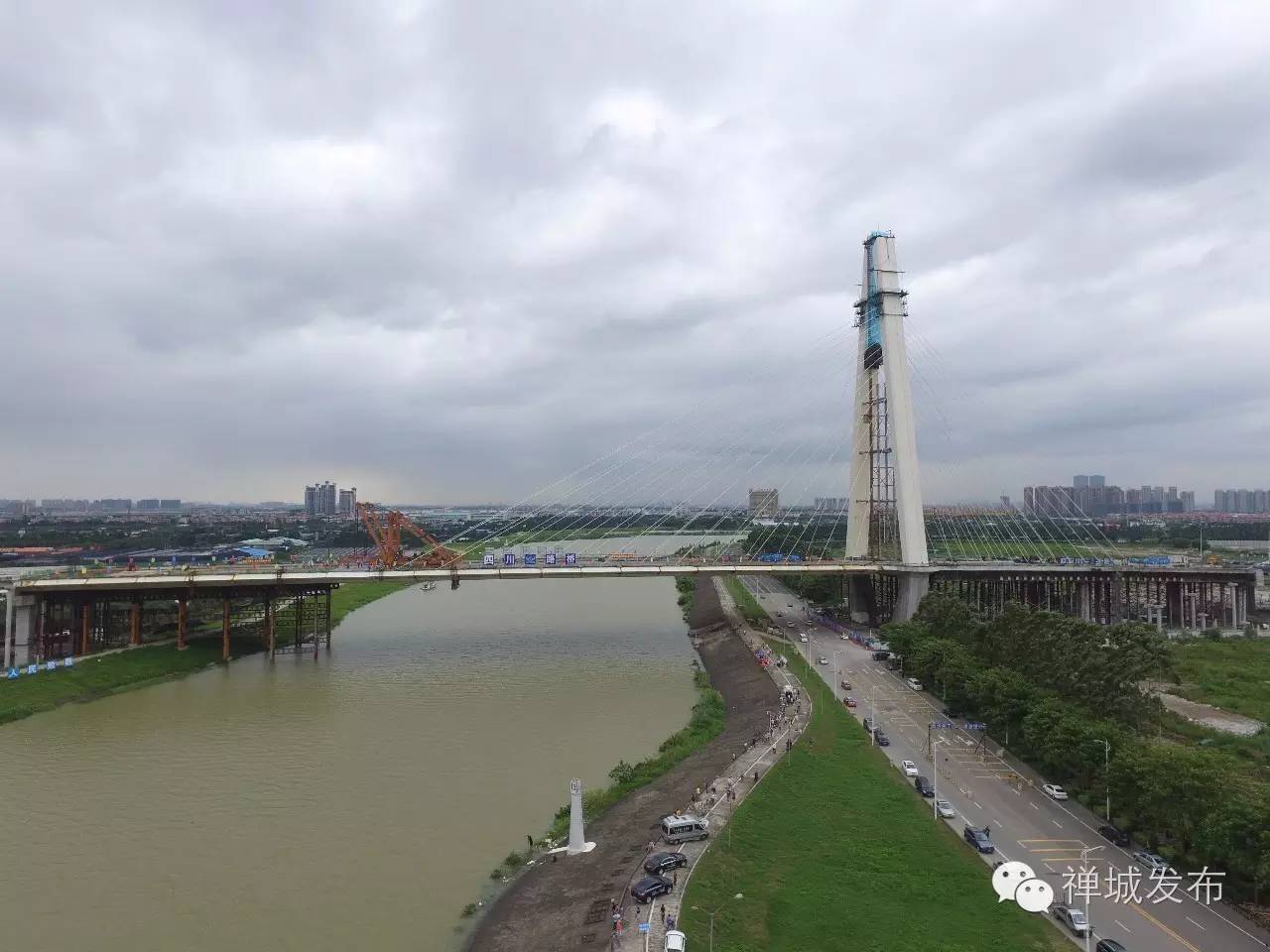 视频奇龙大桥今早合龙从此禅城到广州南站只有一步之遥