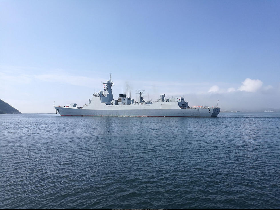 海軍最強戰艦潛艇疑似齊聚大連