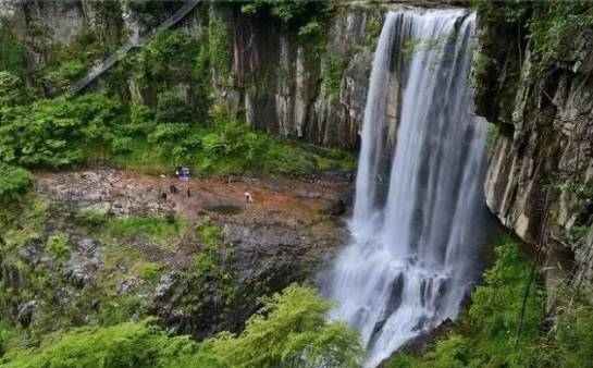 百丈漈景区 平阳县 杭州市民凭身份证可享受南雁东西洞景区,顺溪