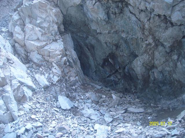 玉矿石矿脉图片图片