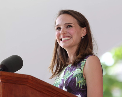 娜塔莉·波特曼(natalie portman)艾玛·沃特森和她在《哈利·波特》