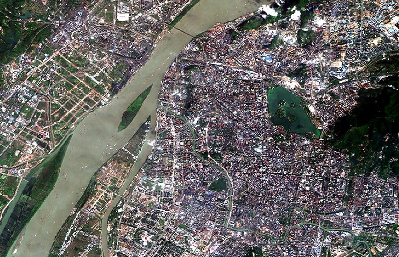 2013卫星航拍地图图片