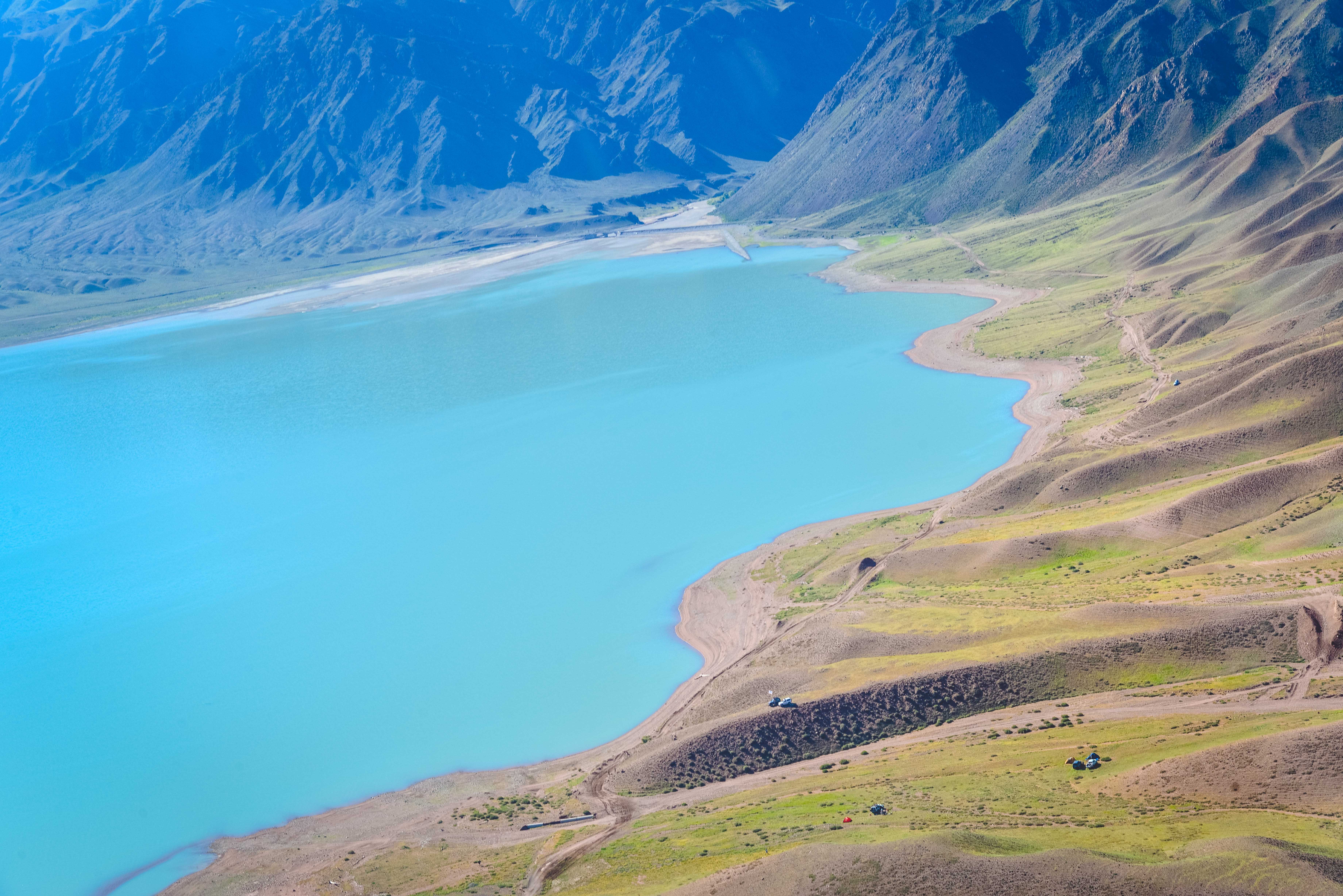 哈萨克斯坦最大的湖图片