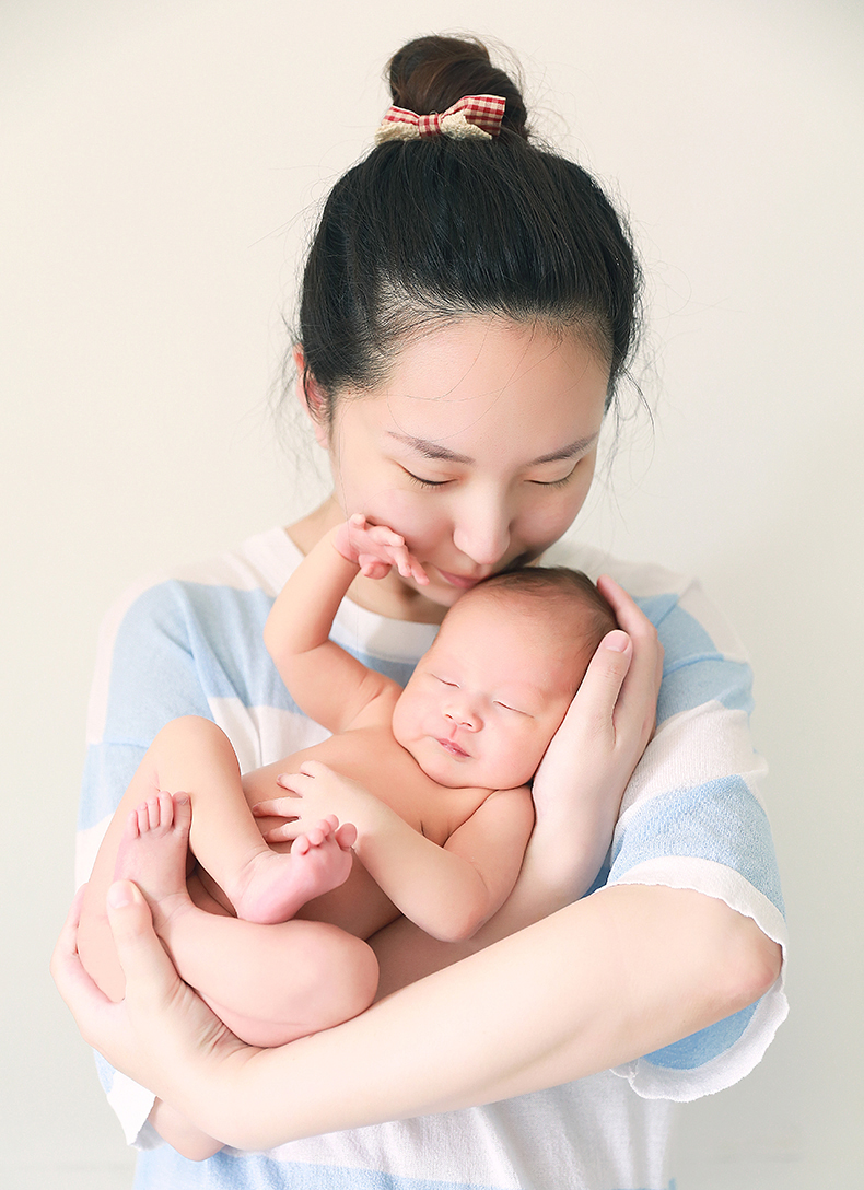 一组很有爱的宝宝满月照(北京婴儿摄影)