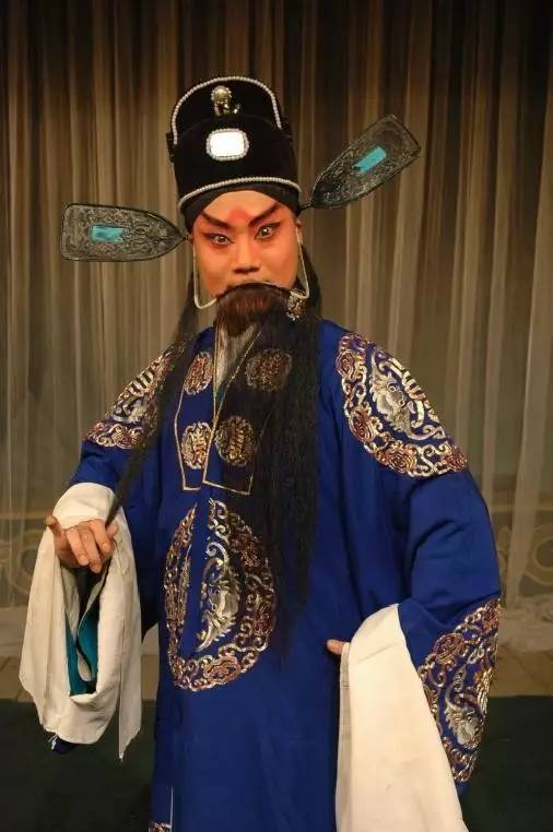 扎实的武功和脱俗的表演是秦腔演员李小锋在舞台上给观众最直观的印象