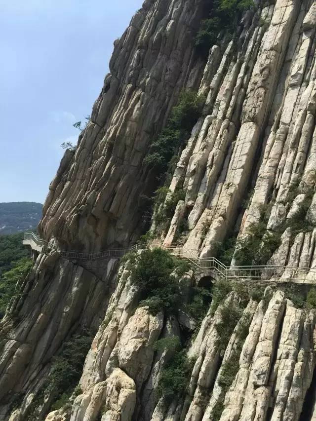 河南伏羲山悬崖天梯图片