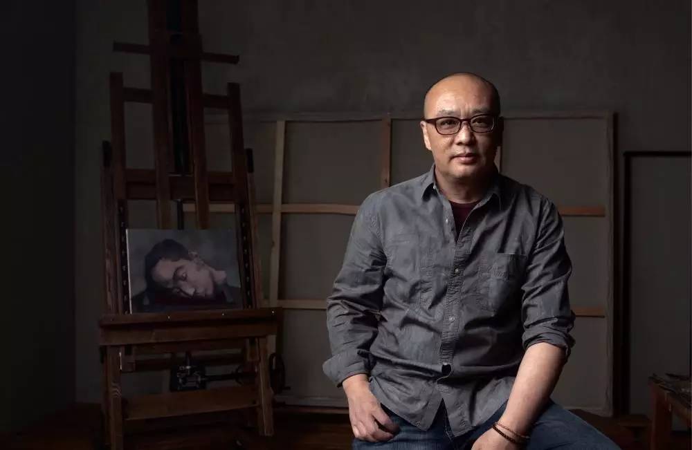 张晓刚:有人称他是真正在工作室里工作的中国艺术家