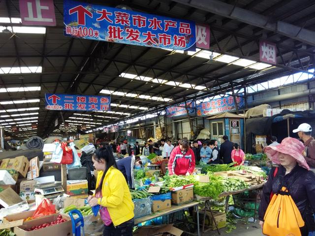 大连大菜市服装批发城图片