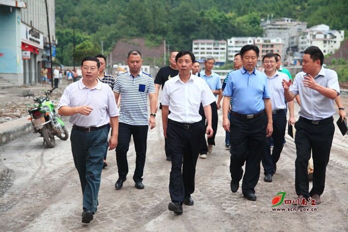 8月27日,南江县委书记刘凯带队现场研究城市建设管理