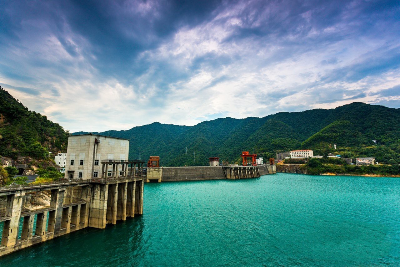 要问东江湖最雄伟的景观,一定是东江湖大坝