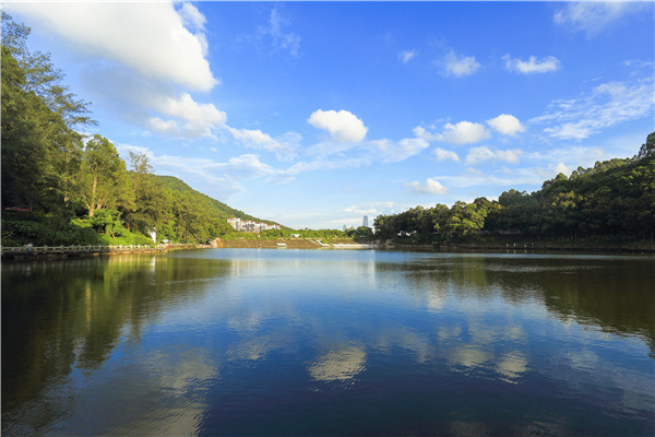 銀湖(水平如銀)