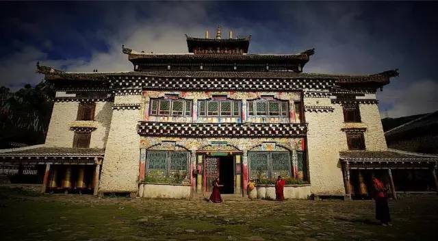 新龙县竹登寺图片