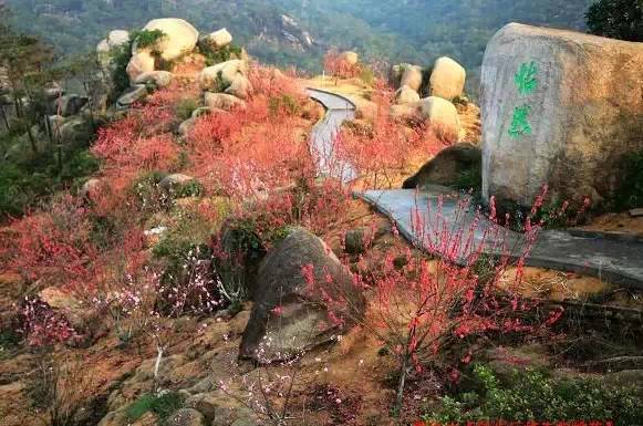 区(汕头八景之"桑浦清晖:位于汕头市区西郊,与揭阳市,潮州市接壤,区