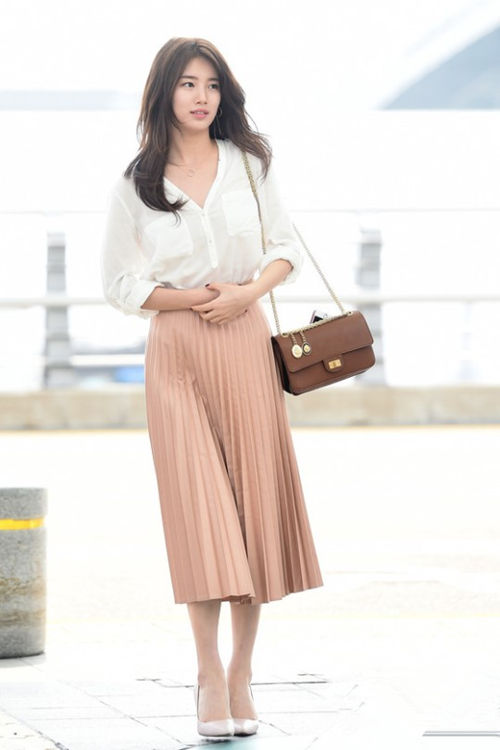 是对穿搭相当有想法的女生,可以考虑像韩国新生代时尚icon李圣经一样