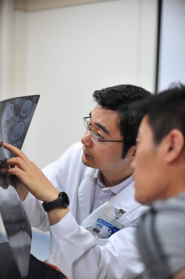 关于中国医学科学院肿瘤医院先进的医疗设备黄牛随时帮患者挂号的信息