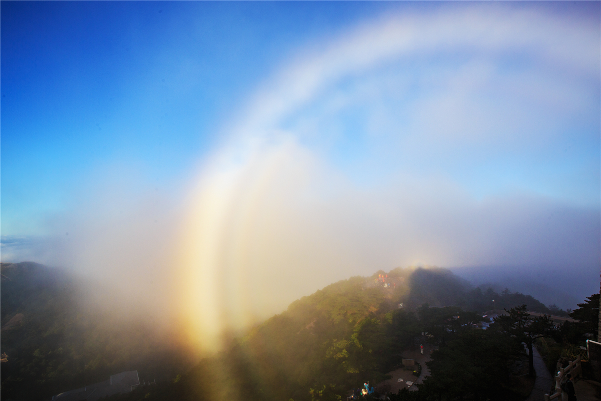 颱風過後黃山之巔輪番上演雲海日出彩虹美景