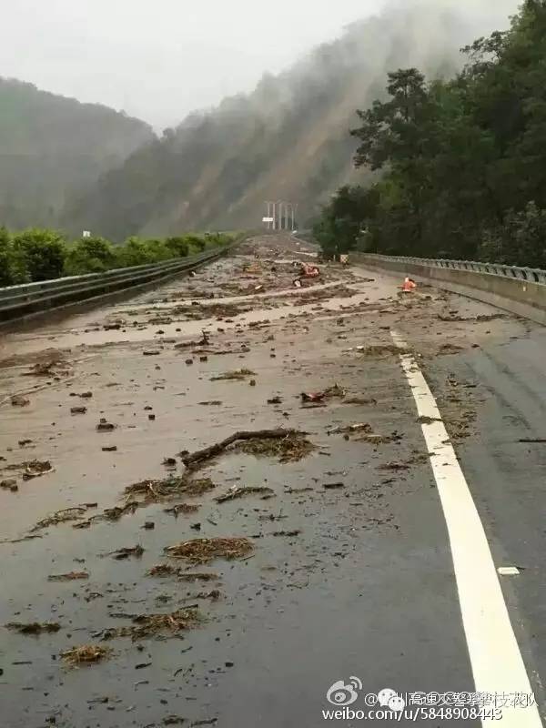 暴雨袭击攀枝花道路塌方泥石流高速中断河水暴涨