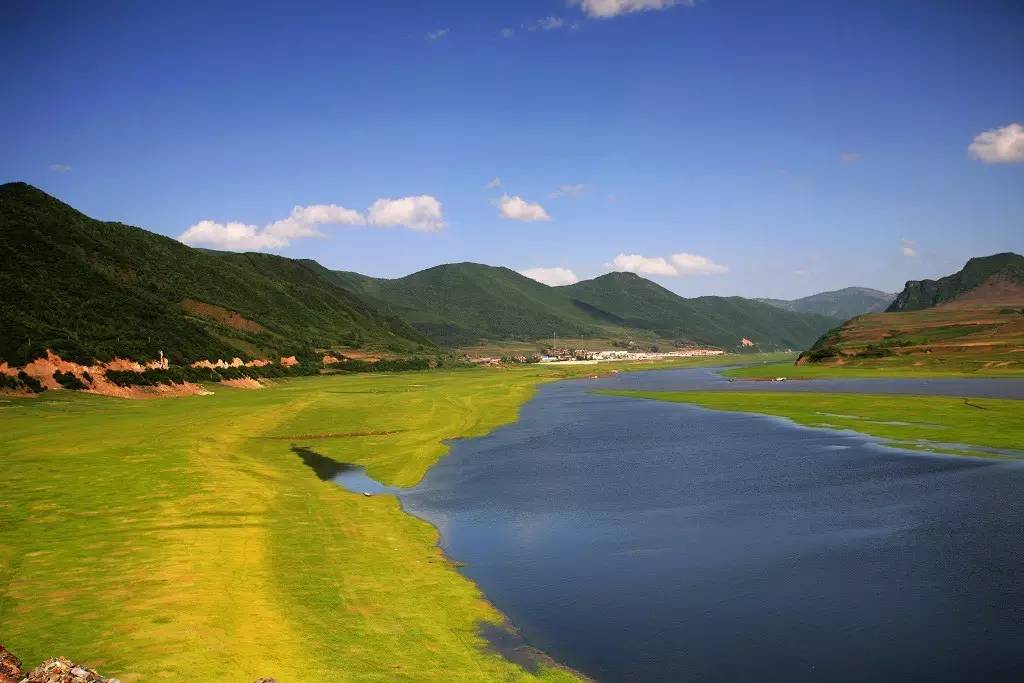 长白县长白朝鲜族自治县位于吉林省东南部,长白山主峰南麓,鸭绿江源头