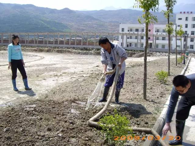 追梦人记越西县西城中学校长冯道良