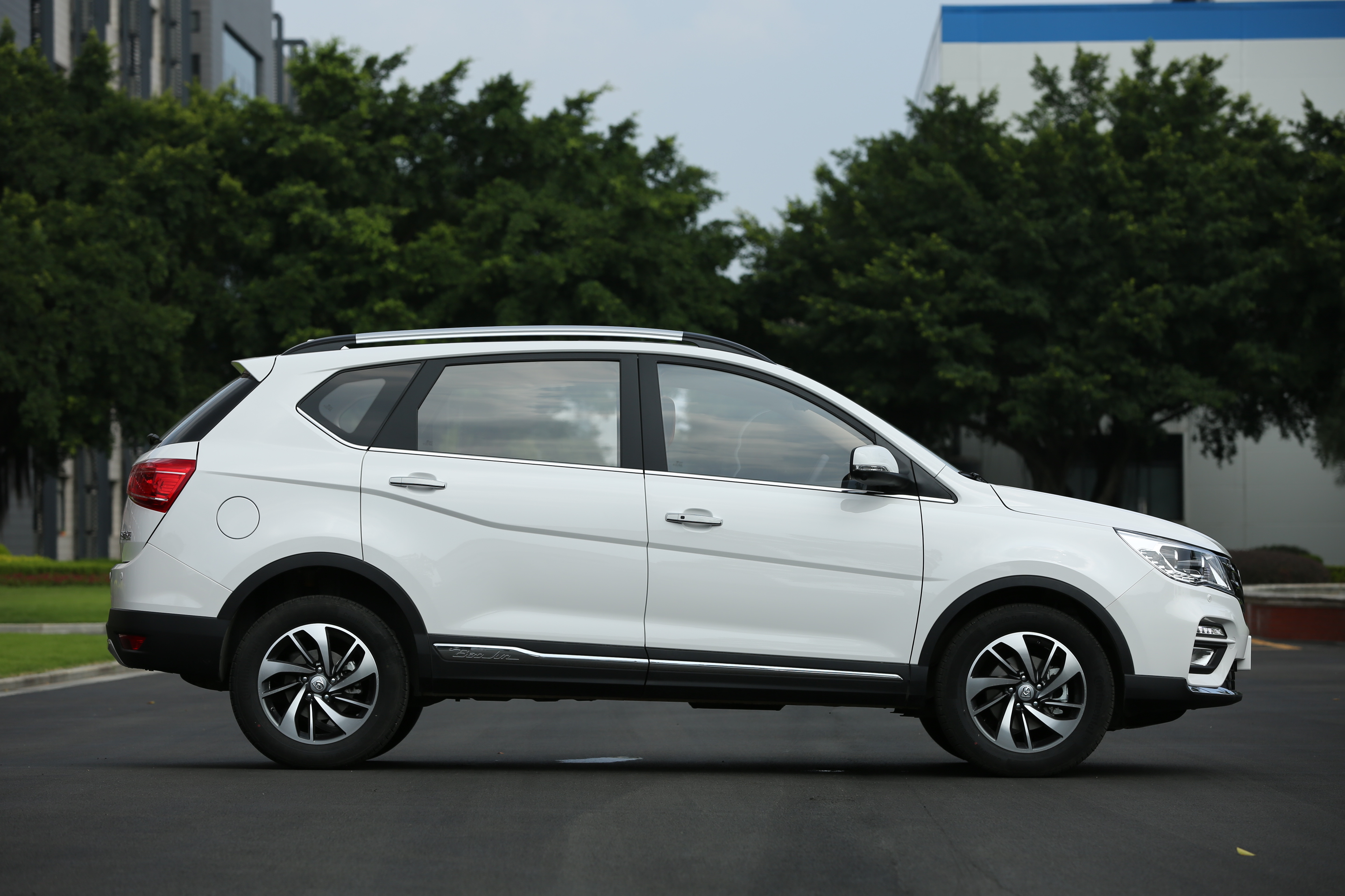 宝骏新款suv660图片