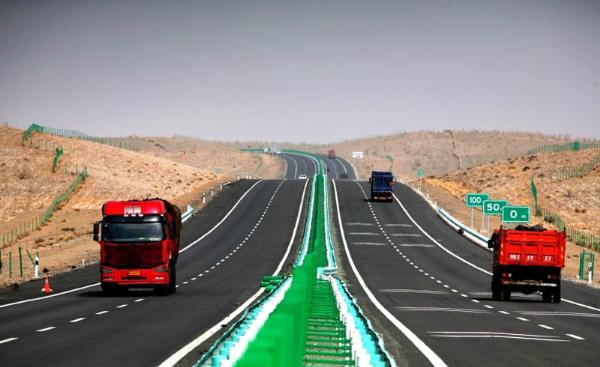 世界穿越沙漠最长的高速公路贯通刷新纪录