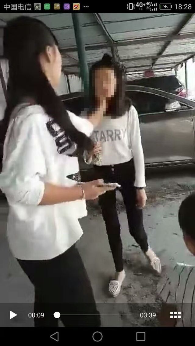 女生扇耳光图片