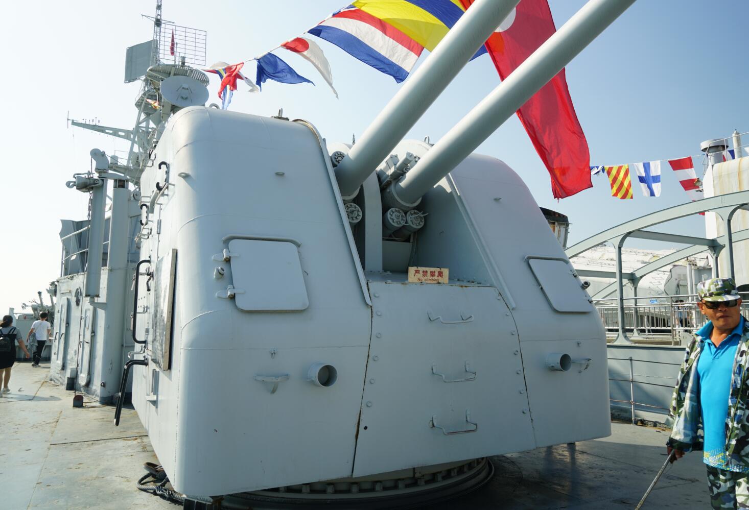 79A式双100mm舰炮图片