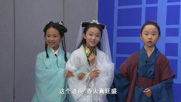 劉戴恩(8歲)飾演小青同樣是一位萌妹子鍾奕兒(10歲)飾演許仕林是不是