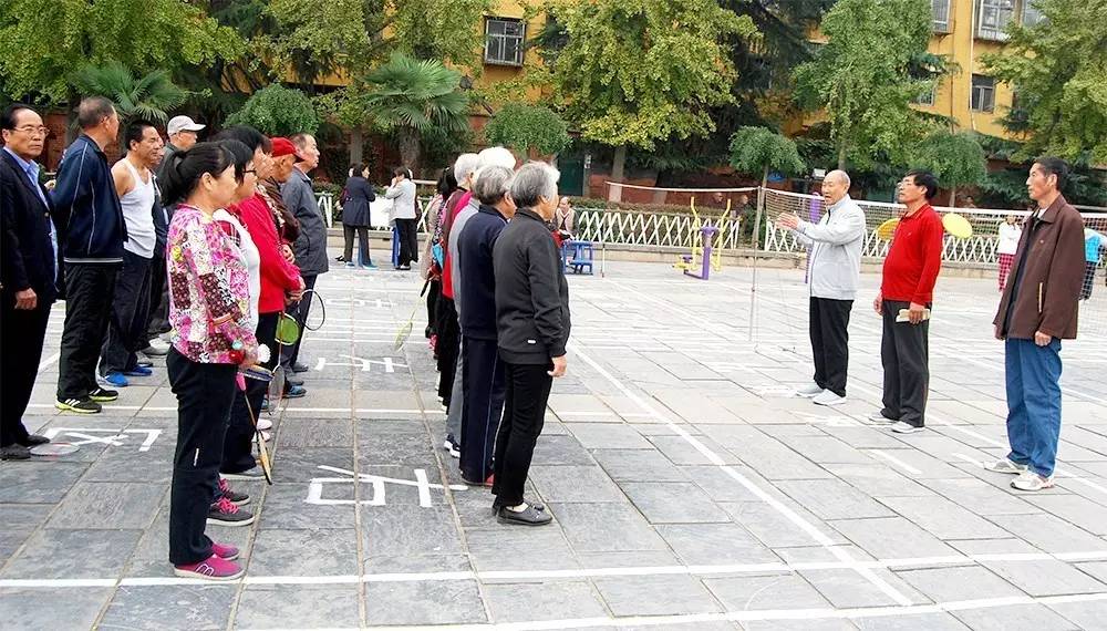 10月14日,荥阳市第三届运动会暨庆祝老年节活动老年羽毛球赛在市人民