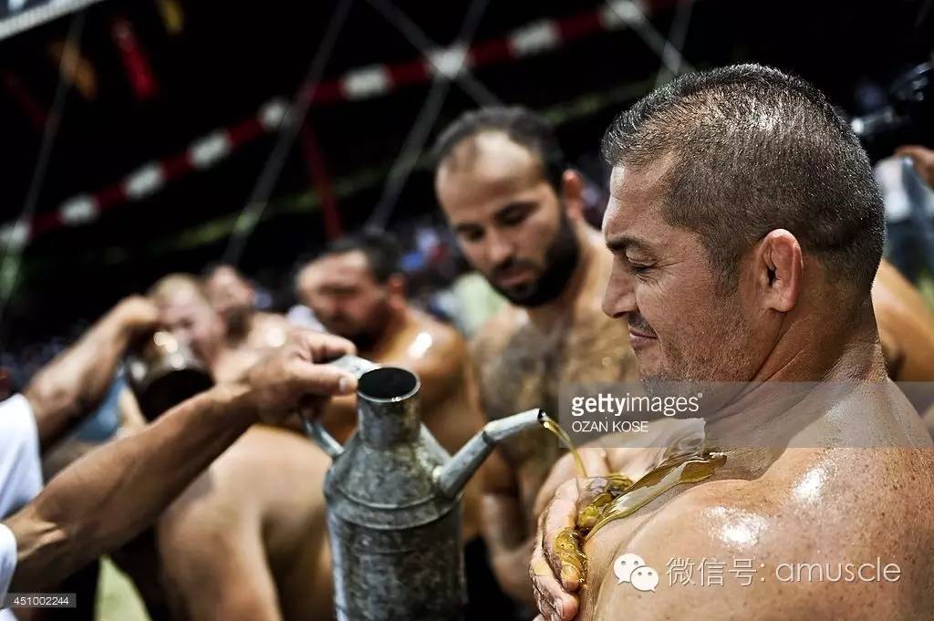 土耳其橄榄油摔跤图片