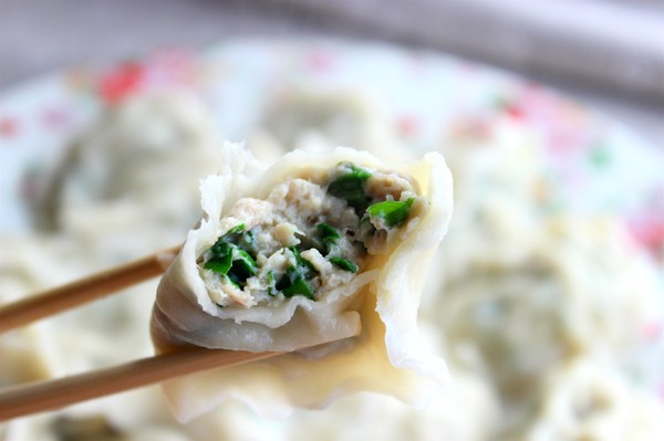 曹姐家的餃子皮薄餡大,鮁魚韭菜有鮁魚的鮮又有韭菜的香,融合恰到好處