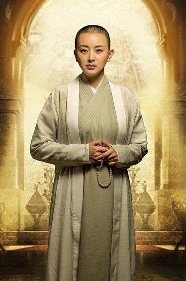 朱研饰演男主人公鸠摩的母亲,前龟兹国的公主,不仅有着过目不忘的记忆