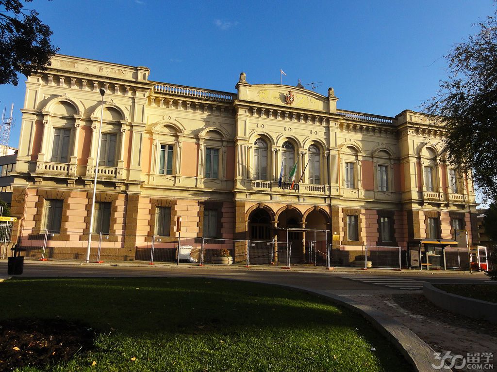 匈牙利佩奇大学图片