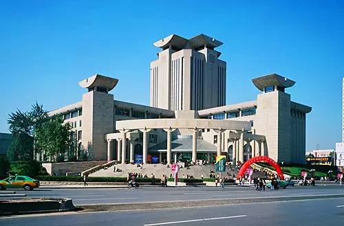 陕西省图书馆,位于长安北路,2000年竣工紫云楼,位于大唐芙蓉园,2004年