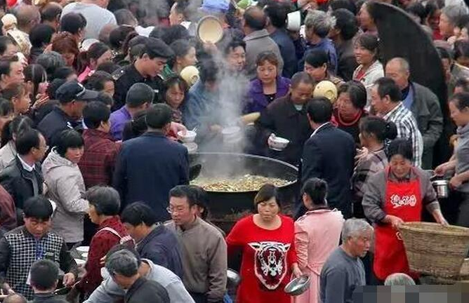 正在逝去的河南農村酒席 吃完客人不想走!